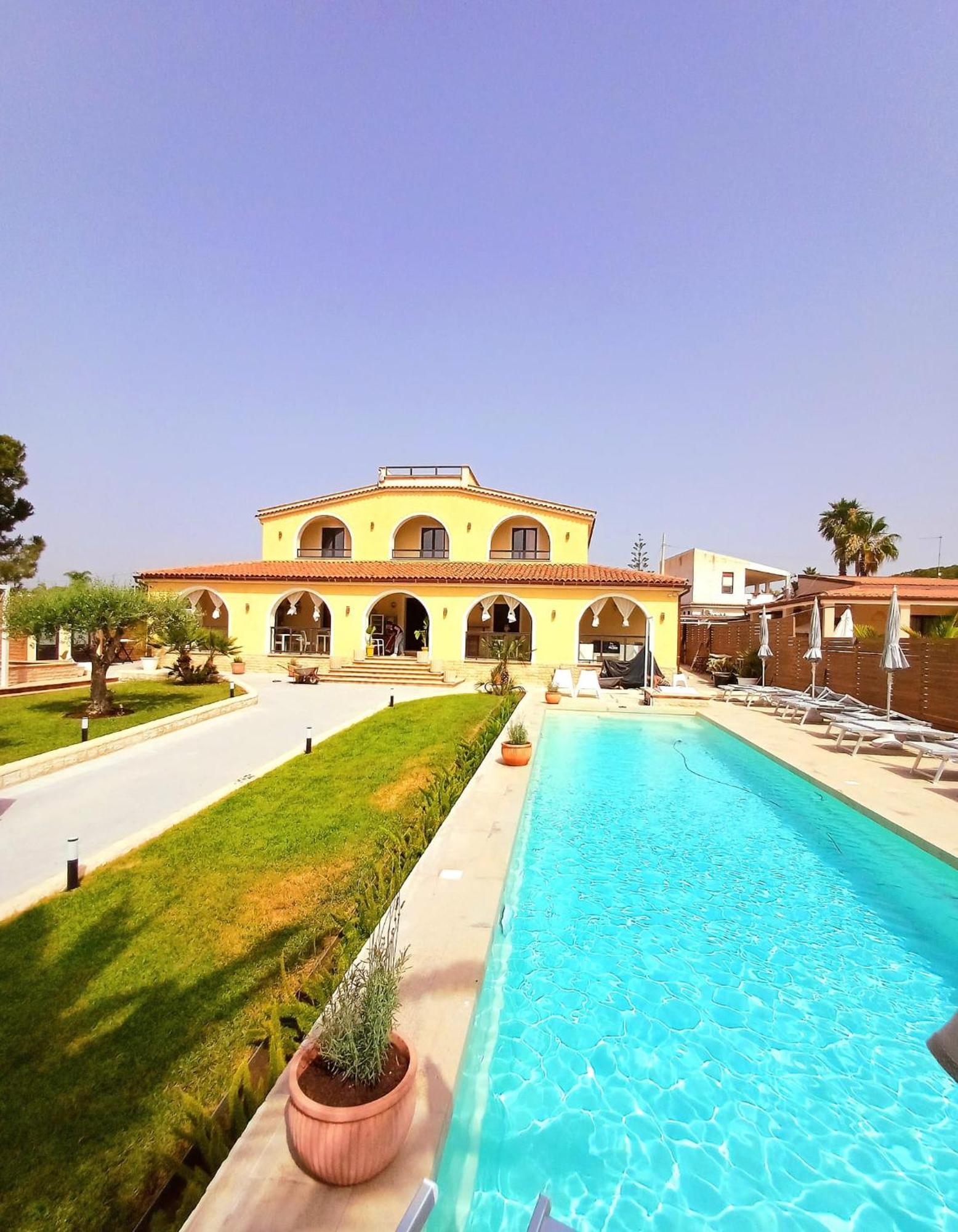 Villa Sunset B&B/Apartments Fontane Bianche Exterior photo