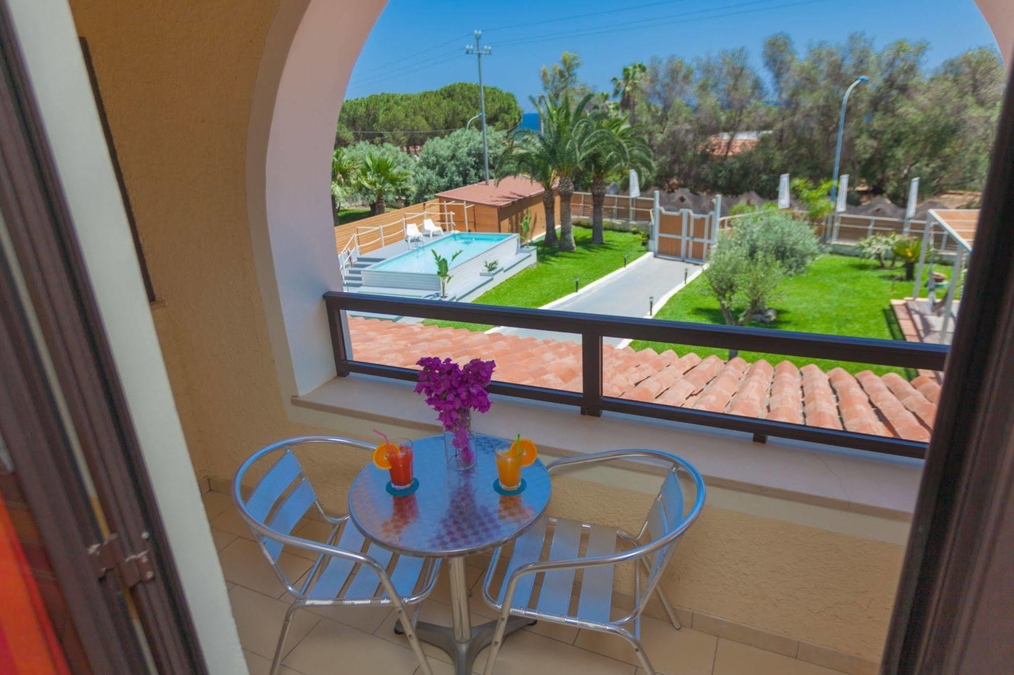 Villa Sunset B&B/Apartments Fontane Bianche Exterior photo