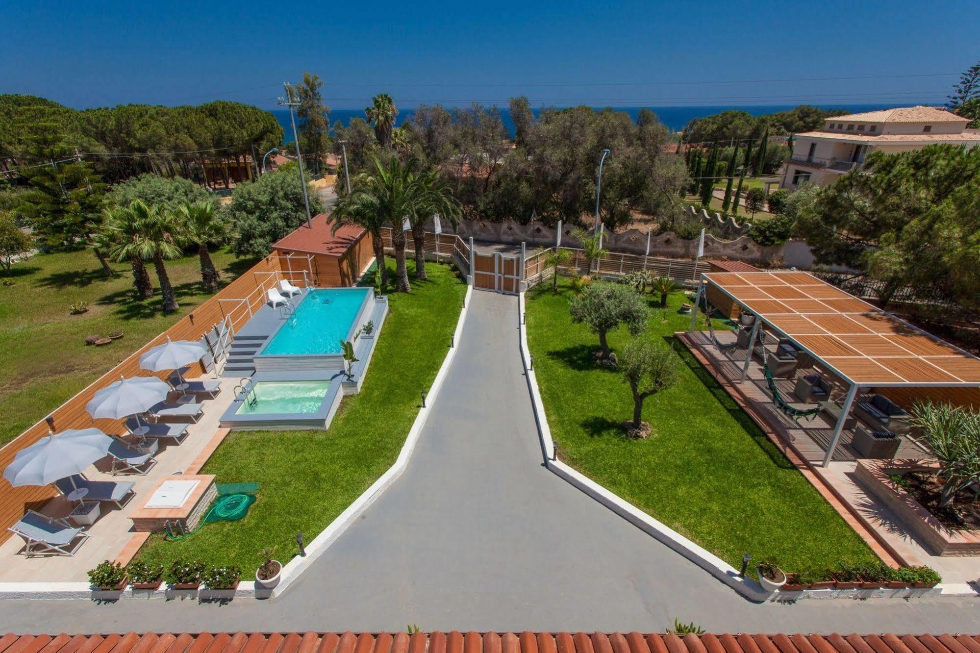 Villa Sunset B&B/Apartments Fontane Bianche Exterior photo