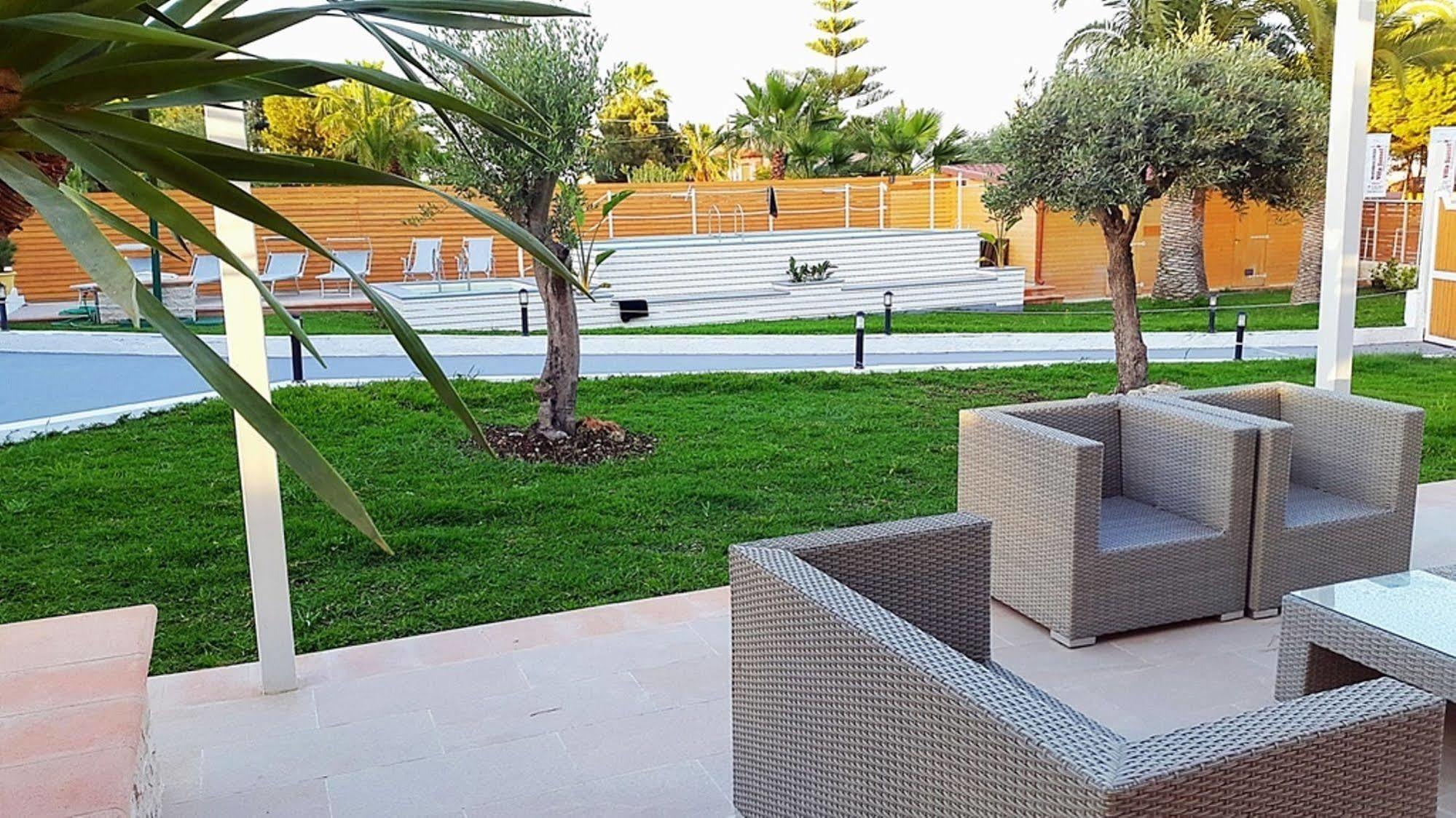 Villa Sunset B&B/Apartments Fontane Bianche Exterior photo